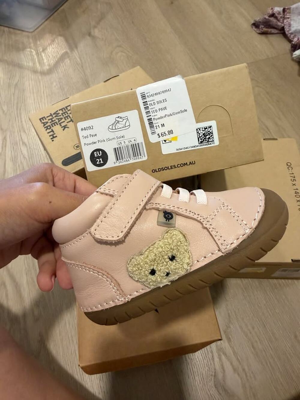 New with tags! Old Soles Teddy Bear Sneaker Booties Size 5 us / 21 eu